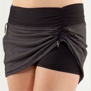 Lululemon Hot 'N Sweaty Skort Skirt Black Gray Women’s Size 8